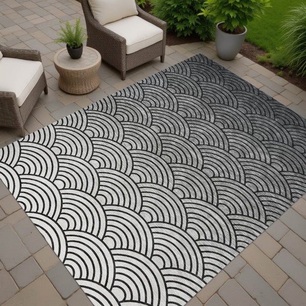 HomeRoots 5' Stylish Geometric Black, Silver & Gray Washable Area Rug for Indoor/Outdoor High Traffic Spaces 691041