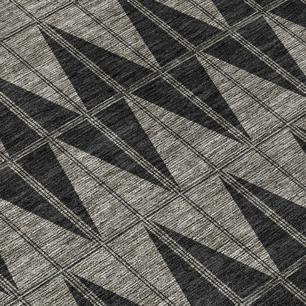 HomeRoots 8' Contemporary Round Geometric Area Rug in Black, Brown & Gray - Washable for Indoor/Outdoor Use 691066