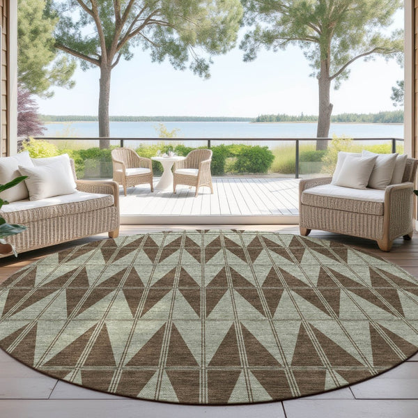 HomeRoots 8' Chocolate and Beige Round Geometric Area Rug – Stylish, Washable, Durable for Indoor & Outdoor Use 691072