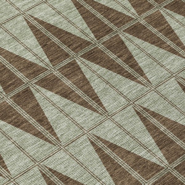 HomeRoots 8' Chocolate and Beige Round Geometric Area Rug – Stylish, Washable, Durable for Indoor & Outdoor Use 691072