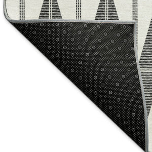 HomeRoots 5' Modern Geometric Ivory Gray and Black Area Rug - Washable, Durable for Indoor/Outdoor Use! 691077
