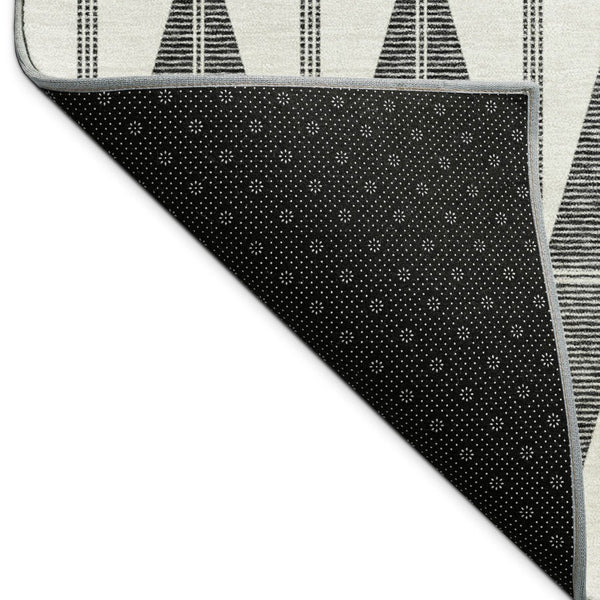 HomeRoots 5' Modern Geometric Ivory Gray and Black Area Rug - Washable, Durable for Indoor/Outdoor Use! 691077