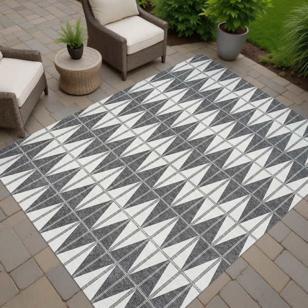 HomeRoots 5' Modern Geometric Ivory Gray and Black Area Rug - Washable, Durable for Indoor/Outdoor Use! 691077