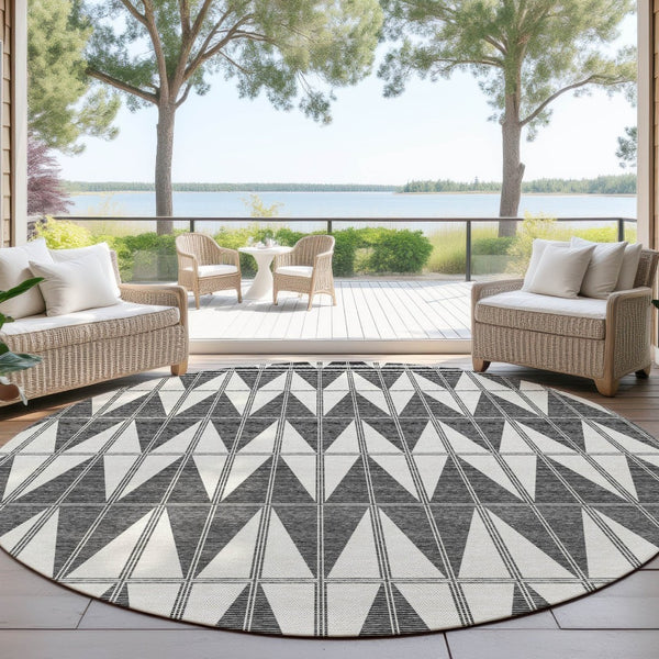 HomeRoots 8' Round Geometric Area Rug in Ivory, Gray & Black - Stylish, Washable, Indoor/Outdoor Versatile Design 691078