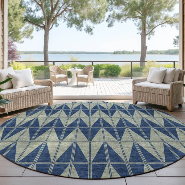 HomeRoots 8' Navy Blue and Beige Round Geometric Rug - Stylish, Washable, Indoor/Outdoor, Durable Design! 691084