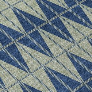 HomeRoots 8' Navy Blue and Beige Round Geometric Rug - Stylish, Washable, Indoor/Outdoor, Durable Design! 691084