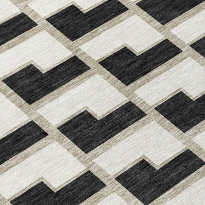 HomeRoots 8' Black and Ivory Round Washable Geometric Area Rug – Modern Indoor/Outdoor Style for Any Space 691124