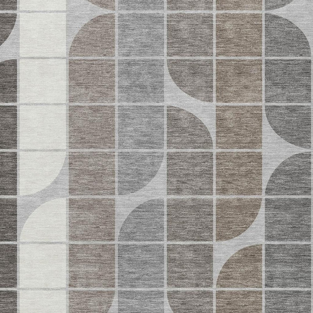 HomeRoots 5' Silver Brown and Gray Geometric Washable Area Rug - Modern Indoor/Outdoor Design for Any Space 691207