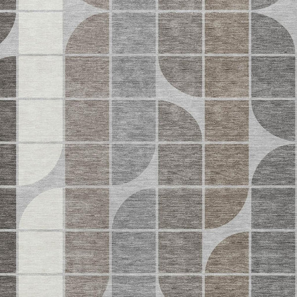 HomeRoots 5' Silver Brown and Gray Geometric Washable Area Rug - Modern Indoor/Outdoor Design for Any Space 691207