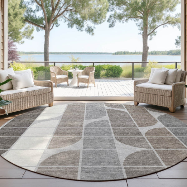 HomeRoots 8' Modern Geometric Round Area Rug in Silver, Brown & Gray | Washable for Indoor & Outdoor Use 691208