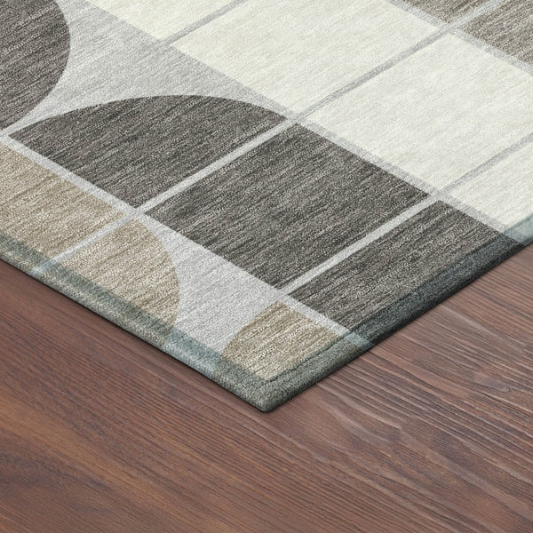 HomeRoots 8' Modern Geometric Round Area Rug in Silver, Brown & Gray | Washable for Indoor & Outdoor Use 691208