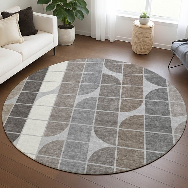 HomeRoots 8' Modern Geometric Round Area Rug in Silver, Brown & Gray | Washable for Indoor & Outdoor Use 691208