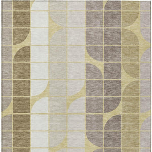 HomeRoots 5' Geometric Washable Area Rug in Wheat, Ivory & Brown - Modern Style for Indoor & Outdoor Spaces 691225