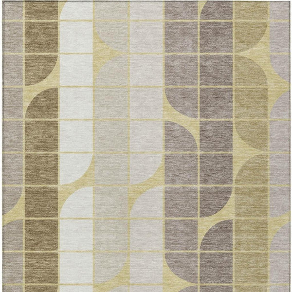 HomeRoots 5' Geometric Washable Area Rug in Wheat, Ivory & Brown - Modern Style for Indoor & Outdoor Spaces 691225