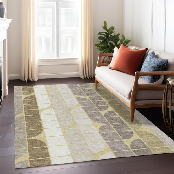 HomeRoots 5' Geometric Washable Area Rug in Wheat, Ivory & Brown - Modern Style for Indoor & Outdoor Spaces 691225