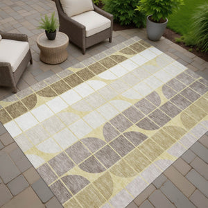 HomeRoots 5' Geometric Washable Area Rug in Wheat, Ivory & Brown - Modern Style for Indoor & Outdoor Spaces 691225