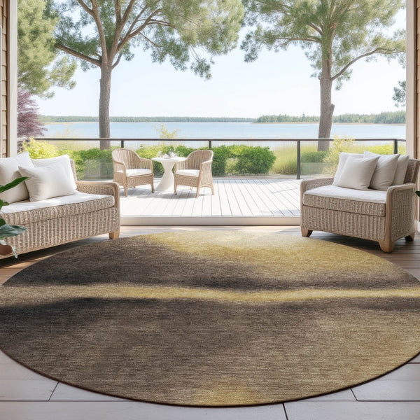 HomeRoots 8' Round Amber and Black Abstract Rug – Stylish, Washable Indoor/Outdoor Area Decor for Any Space 691256