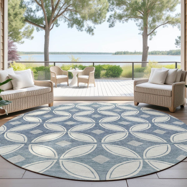 HomeRoots 8' Ivory and Blue Geometric Round Rug - Stylish, Washable Design for Indoors & Outdoors, Durable! 691460