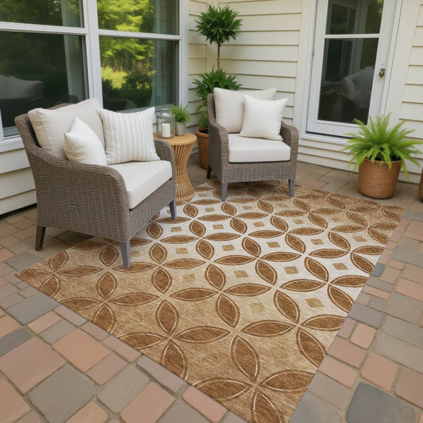 HomeRoots 5' Geometric Washable Area Rug in Rust and Beige - Durable Indoor/Outdoor Accent for Any Space 691465
