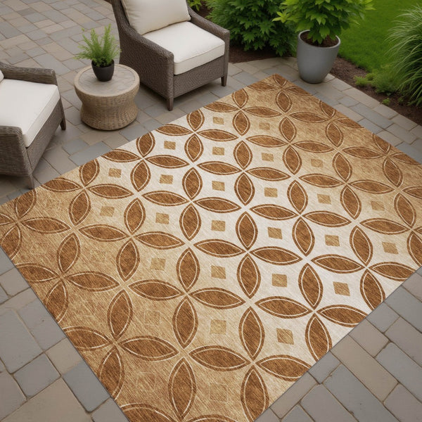 HomeRoots 5' Geometric Washable Area Rug in Rust and Beige - Durable Indoor/Outdoor Accent for Any Space 691465