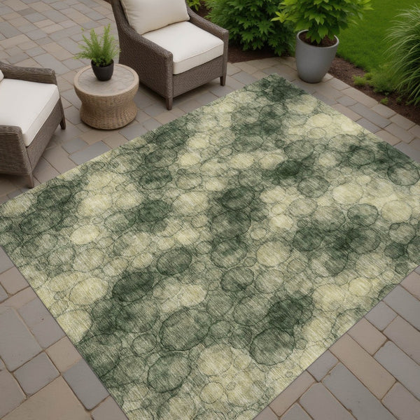 HomeRoots 5' Indoor Outdoor Area Rug in Artichoke Green & Wheat - Modern Abstract Design, Washable & Durable 691483