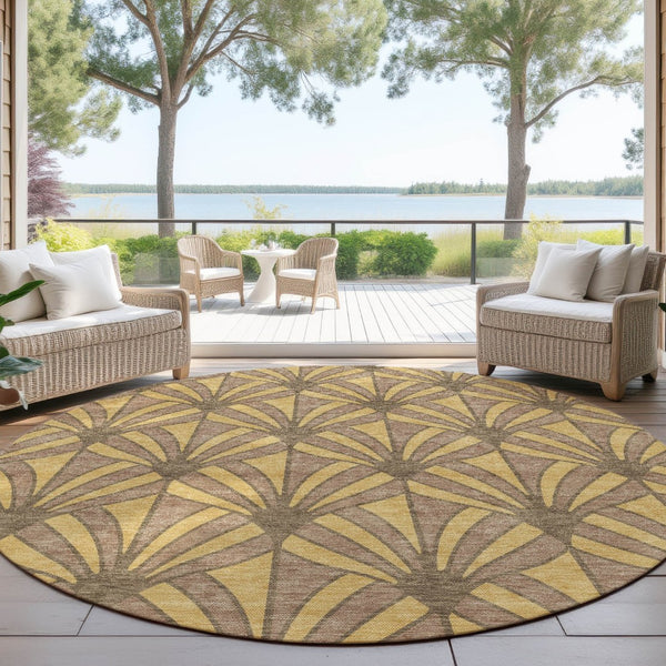 HomeRoots 8' Gold and Brown Round Seashell Area Rug - Stylish, Washable & Durable for Indoor/Outdoor Use 691532
