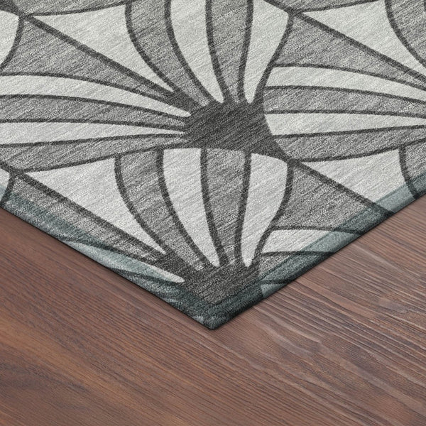 HomeRoots 8' Gray Silver and Charcoal Round Seashell Rug – Stylish, Washable & Durable for Indoor/Outdoor Use 691538