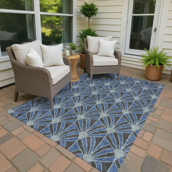 HomeRoots 5' Navy Blue & Charcoal Seashell Area Rug - Washable Indoor/Outdoor Design for High-Traffic Spaces 691549