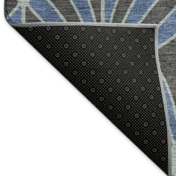 HomeRoots 5' Navy Blue & Charcoal Seashell Area Rug - Washable Indoor/Outdoor Design for High-Traffic Spaces 691549