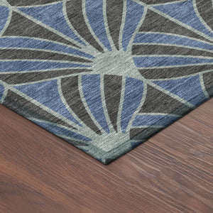 HomeRoots 5' Navy Blue & Charcoal Seashell Area Rug - Washable Indoor/Outdoor Design for High-Traffic Spaces 691549