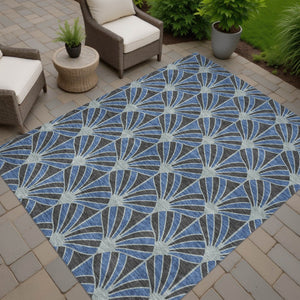 HomeRoots 5' Navy Blue & Charcoal Seashell Area Rug - Washable Indoor/Outdoor Design for High-Traffic Spaces 691549