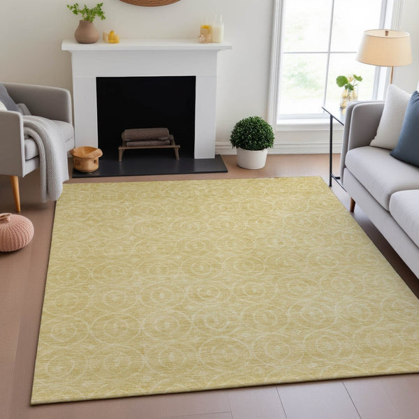 HomeRoots 5' Geometric Area Rug in Wheat & Gold - Washable, UV-Protected, Durable for High-Traffic Spaces 691910