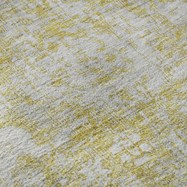 HomeRoots 8' Gold and Silver Oriental Washable Round Rug - UV Protected, Stain Resistant, Non-Slip Backing! 691995