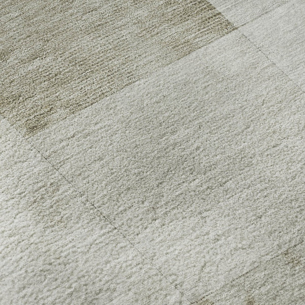 HomeRoots 8' Round Beige, Ivory & Taupe Geometric Washable Rug with UV Protection for Modern Spaces & Families 692550