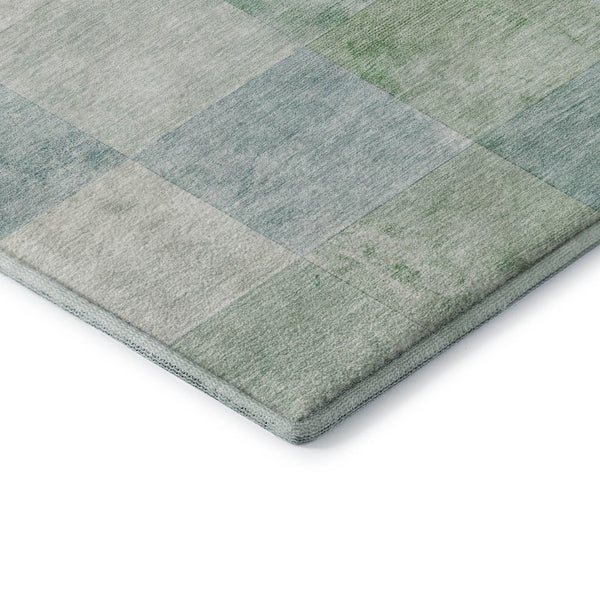 HomeRoots 8' Round Washable Geometric Rug in Pale Aqua Mint Green & Ivory - UV Protected, Easy Care, Modern Style 692556