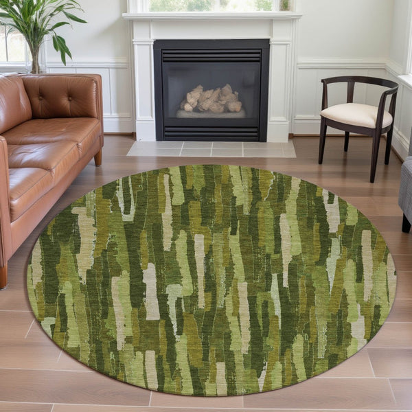 HomeRoots 8' X 8' Round Green and Ivory Striped Washable Rug - Durable, UV-Protected, Stain-Resistant Design! 692931