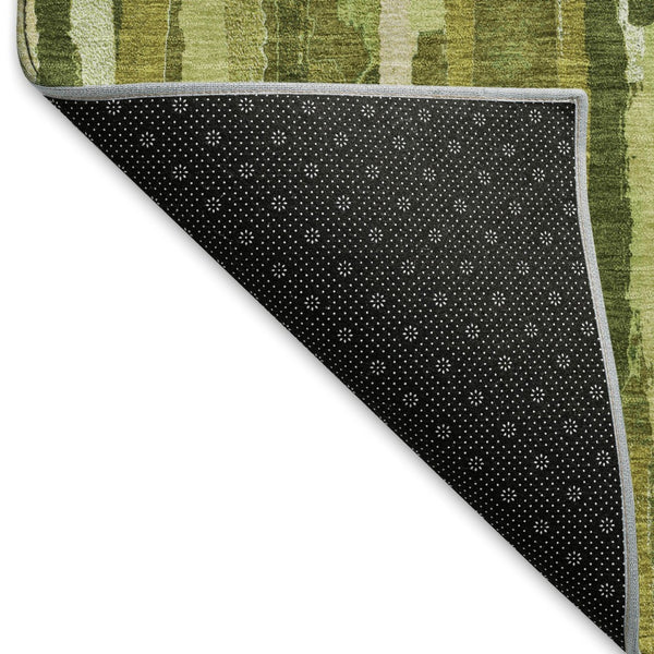 HomeRoots 8' X 8' Round Green and Ivory Striped Washable Rug - Durable, UV-Protected, Stain-Resistant Design! 692931