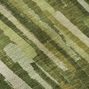 HomeRoots 8' X 8' Round Green and Ivory Striped Washable Rug - Durable, UV-Protected, Stain-Resistant Design! 692931