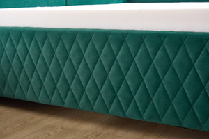 English Elm Upholstered Velvet Daybed with Pull Out Trundle Diamond Tufted Guest Bedroom Sofa Emerald W1361S00065