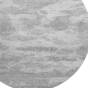 HomeRoots 8' X 8' Stylish Silver & Gray Abstract Washable Round Rug - Durable, Stain Resistant & UV Protected 693441