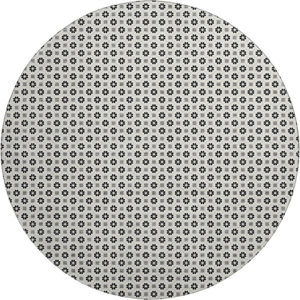 HomeRoots 8' Round Geometric Rug in Ivory, Black & Gray - Washable, Stain Resistant, UV Protected for Homes 693651