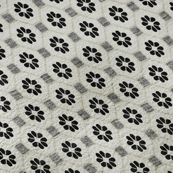 HomeRoots 8' Round Geometric Rug in Ivory, Black & Gray - Washable, Stain Resistant, UV Protected for Homes 693651