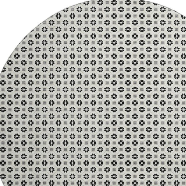 HomeRoots 8' Round Geometric Rug in Ivory, Black & Gray - Washable, Stain Resistant, UV Protected for Homes 693651