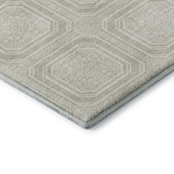 HomeRoots 5' Washable Geometric Area Rug in Beige, Ivory & Taupe - Soft, Durable, UV-Protected for All Spaces 693764