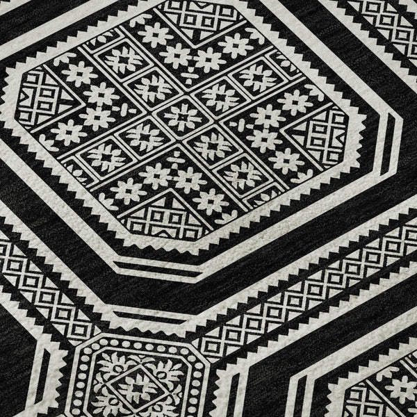 HomeRoots 8' X 8' Stylish Black, Ivory & Gray Geometric Washable Round Rug with UV Protection for Homes 693771