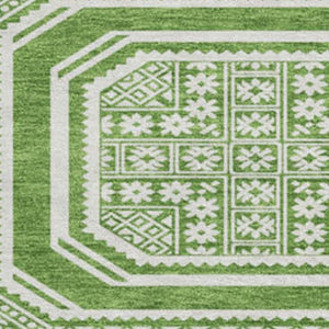 HomeRoots 8' x 8' Modern Green and Ivory Geometric Round Rug - Washable, UV Protected, and Stylishly Durable 693783
