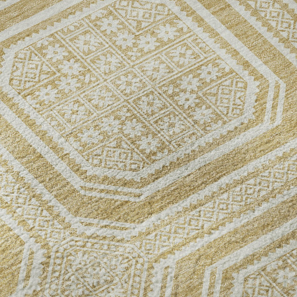 HomeRoots 8' X 8' Gold and Ivory Geometric Washable Round Rug - UV Protected, Durable, Easy-Care Design for Homes 693789