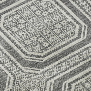 HomeRoots 8' X 8' Gray and Ivory Geometric Washable Round Rug - Durable, Stylish, and UV-Resistant for Homes 693795