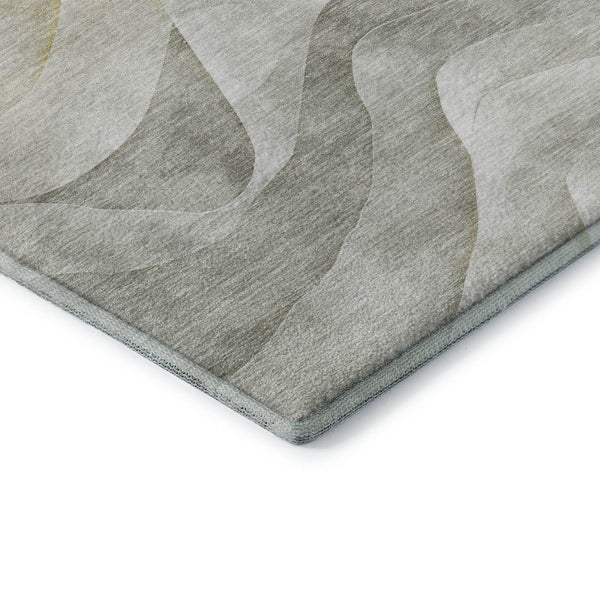 HomeRoots 8' X 8' Elegant Abstract Round Rug in Silver, Gold & Ivory - Washable, UV Protected & Non-Slip 694818