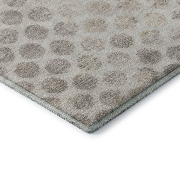 HomeRoots 8' Taupe and Beige Geometric Round Rug - Stylish, Washable, Stain Resistant with UV Protection! 695771